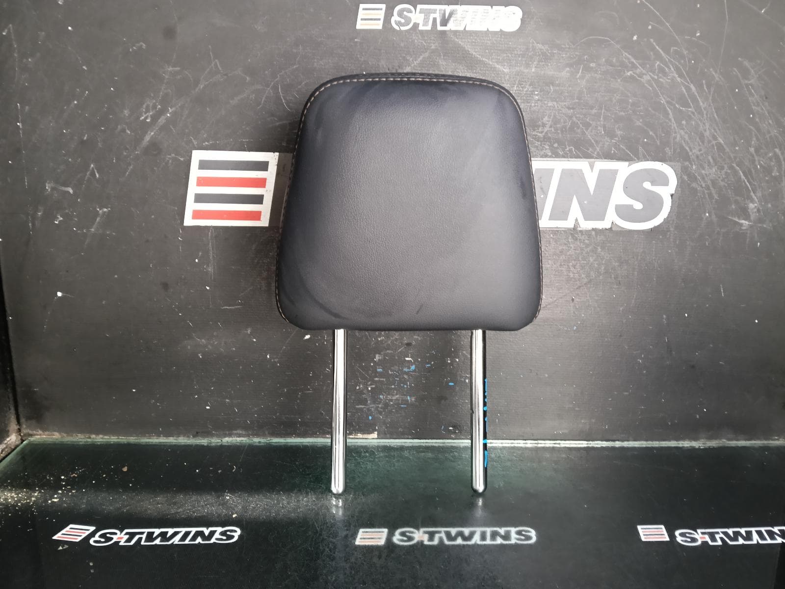 Used auto part listing image: 2015 TOYOTA KLUGER HEADREST XU50 SERIES, RH REAR 2ND ROW, LEATHER, BLACK, 03/14-02/21 0000397099