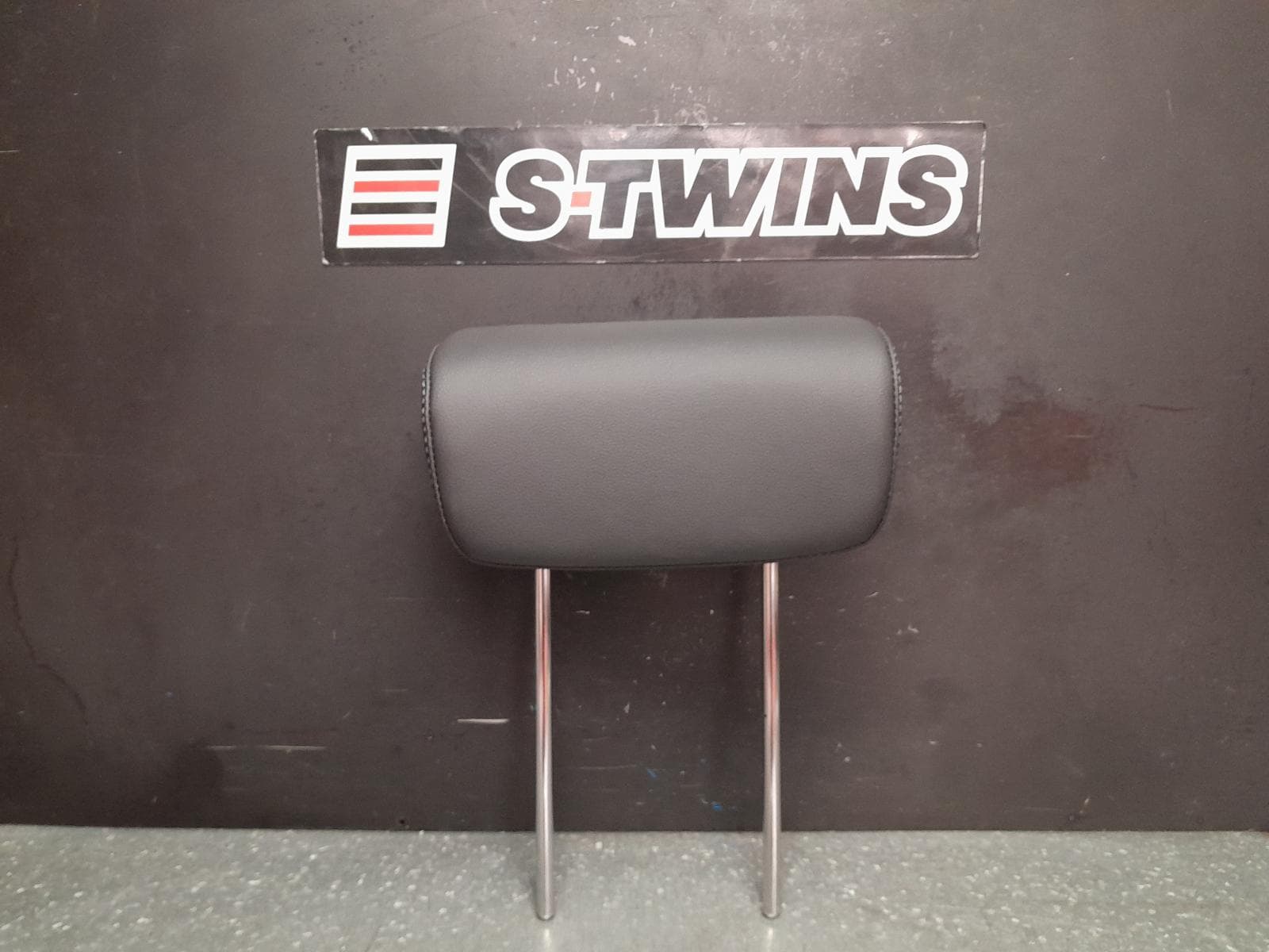 Used auto part listing image: 2023 HYUNDAI SANTA FE HEADREST LH REAR 3RD ROW, LEATHER, TM, 03/18-10/23 0000362057