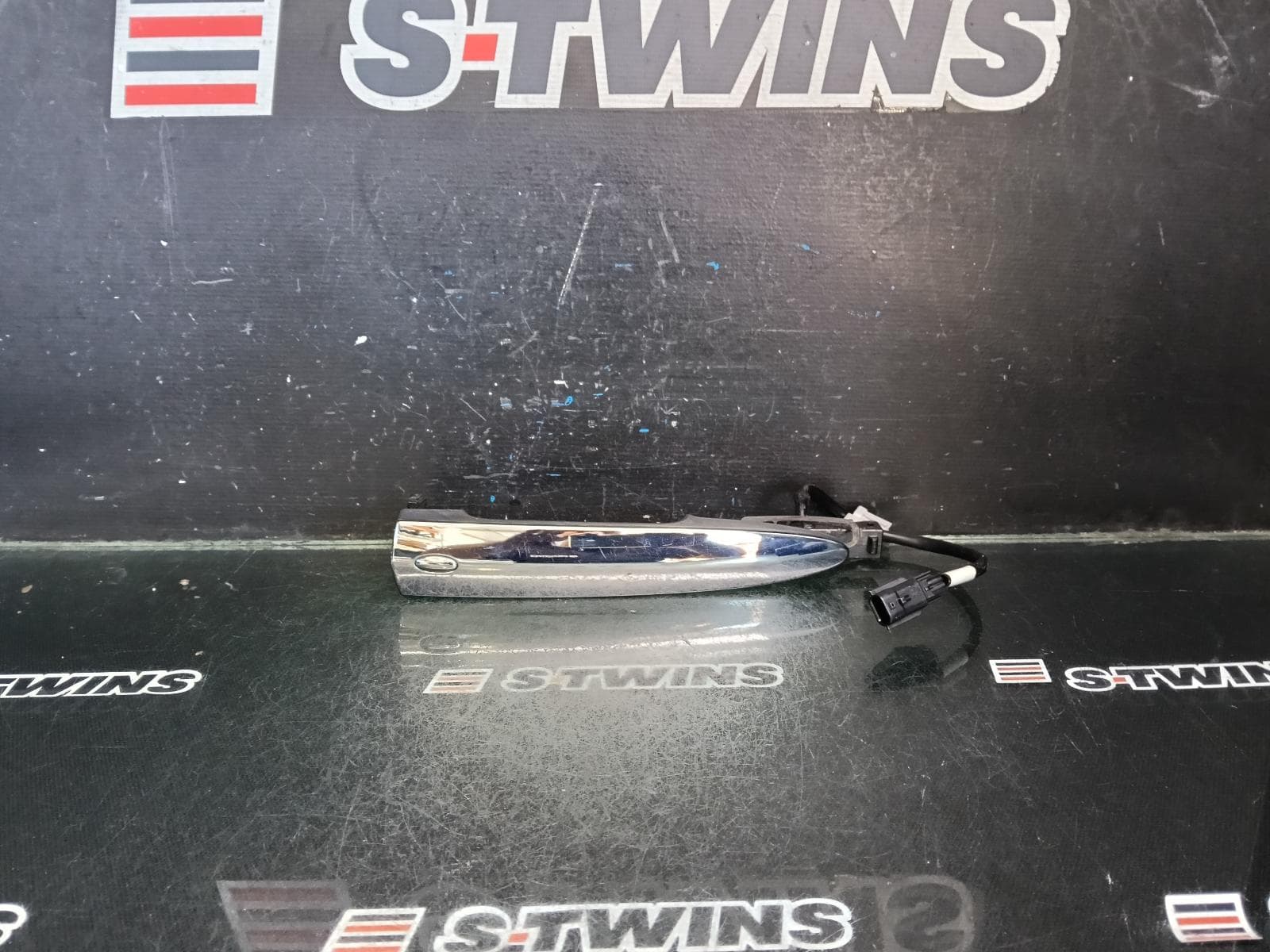 Used auto part listing image: 2011 NISSAN MURANO DOOR HANDLE OUTER, LH FRONT, W/ PUSH BUTTON START TYPE, Z51, 12/08-02/15 0000393833