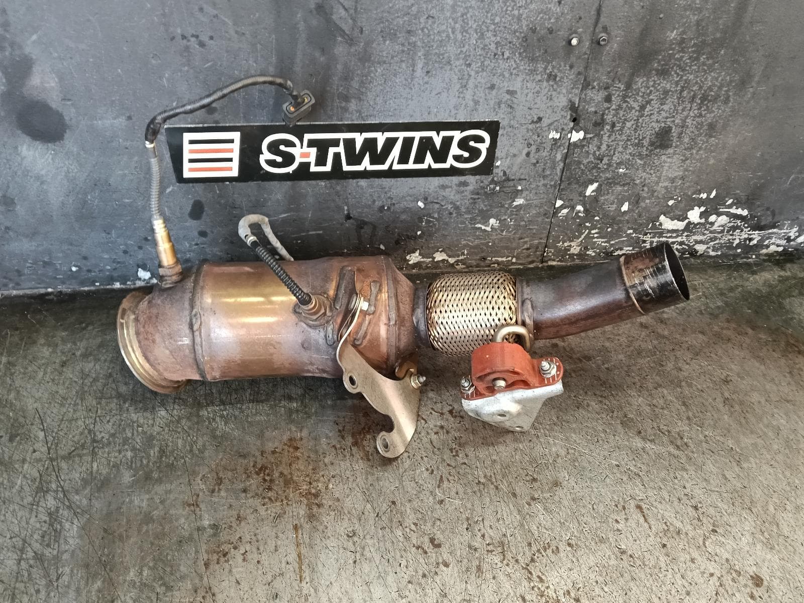 Used auto part listing image: 2014 BMW X3 CATALYTIC CONVERTER DOWNPIPE-CAT TYPE, 2.0, N20, PETROL, F25, 12/10-07/17 0000398481