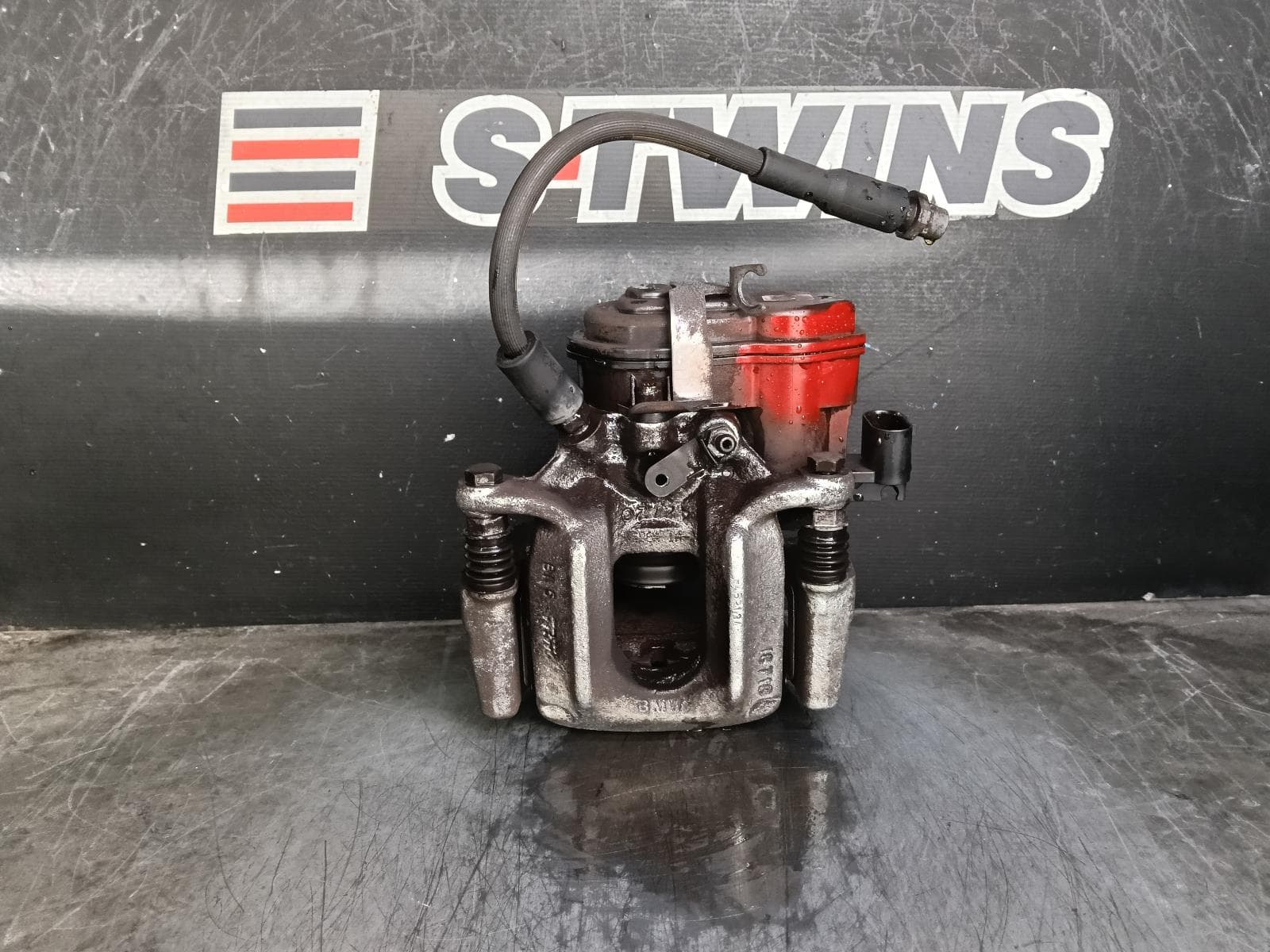 Used auto part listing image: 2014 BMW X3 CALIPER LH REAR, F25, 12/10-07/17 0000398473