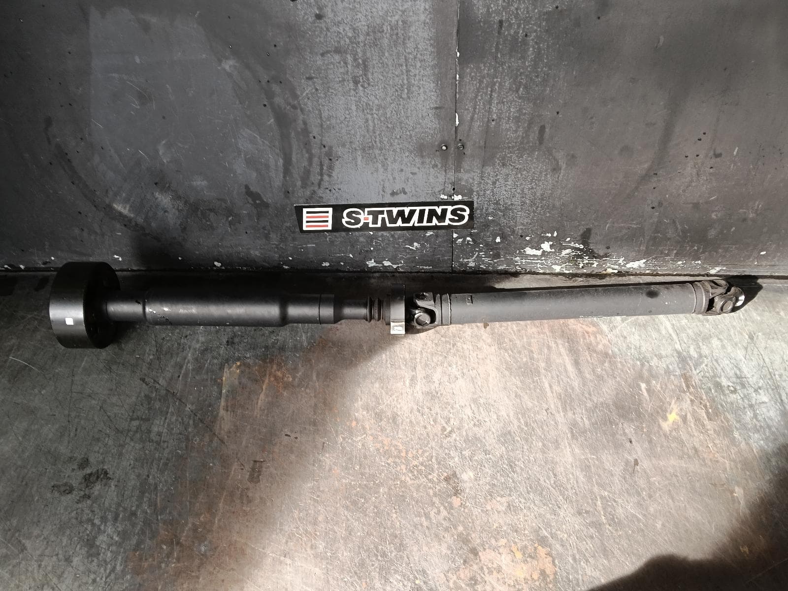 Used auto part listing image: 2014 BMW X3 REAR PROP SHAFT 2.0, N20, PETROL, AUTO T/M, x28i, 1321mm, F25, 12/10-07/17 0000395658