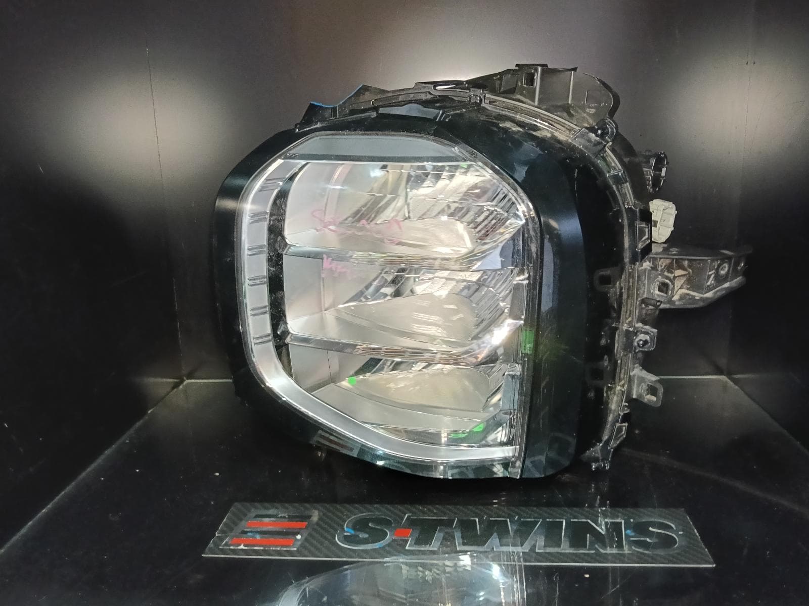 Used auto part listing image: 2023 MITSUBISHI OUTLANDER LEFT HEADLAMP ZM, W/ LED, MANUAL LEVELLING, AUTO ON, AUTO HIGH BEAM, NON ADAPTIVE TYPE, 08/21- 0000387458