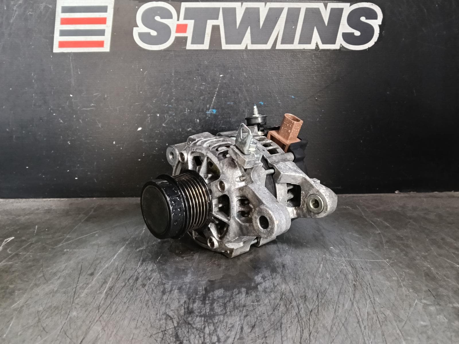 Used auto part listing image: 2017 TOYOTA COROLLA ALTERNATOR PETROL, 1.8, 2ZR-FE, ZRE172R, SEDAN, 11/16-06/19 0000410495