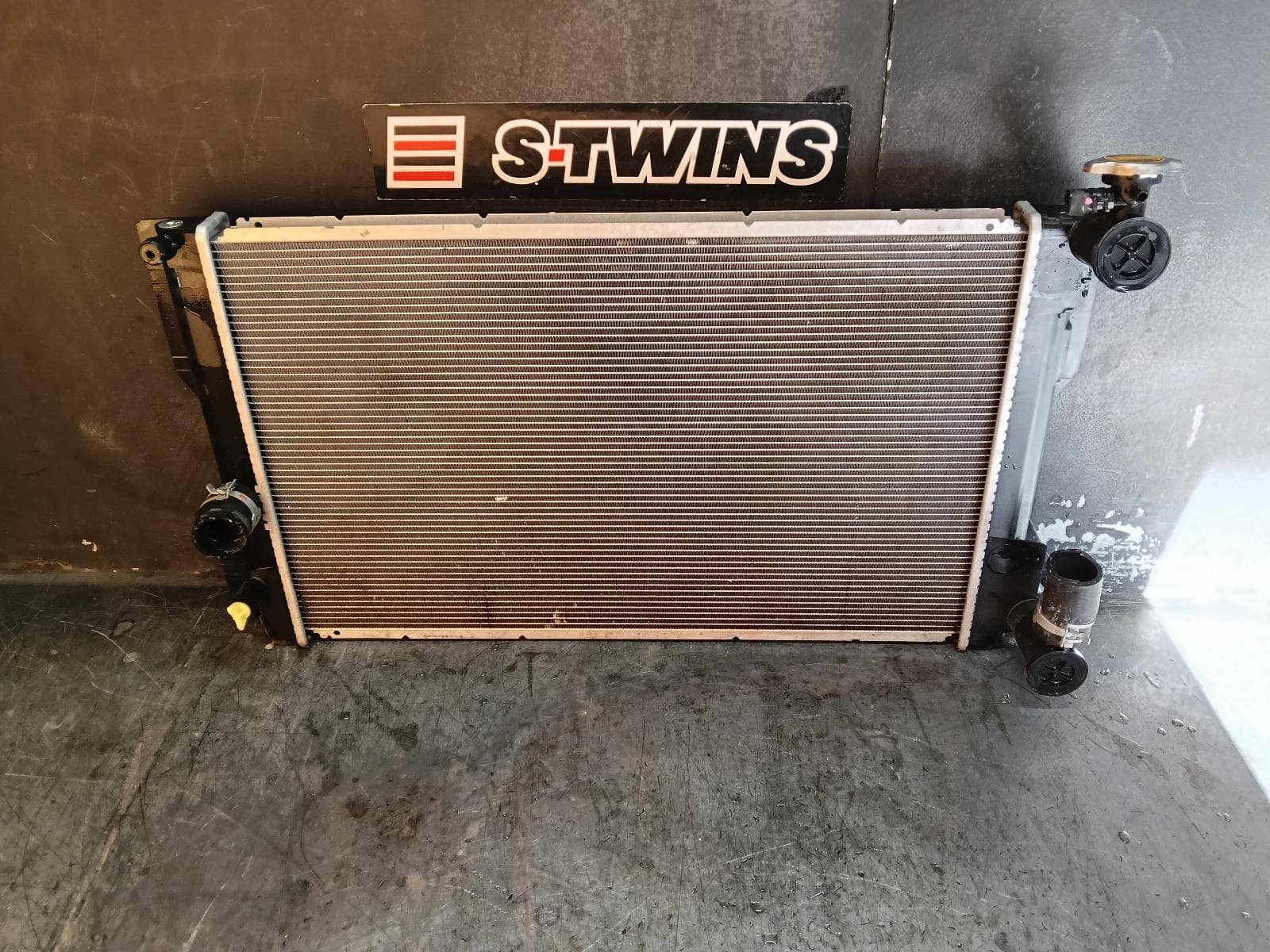 Used auto part listing image: 2017 TOYOTA COROLLA RADIATOR AUTO, 1.8, 2ZR-FE, ZRE172R, SEDAN, 12/13-06/19 0000410503