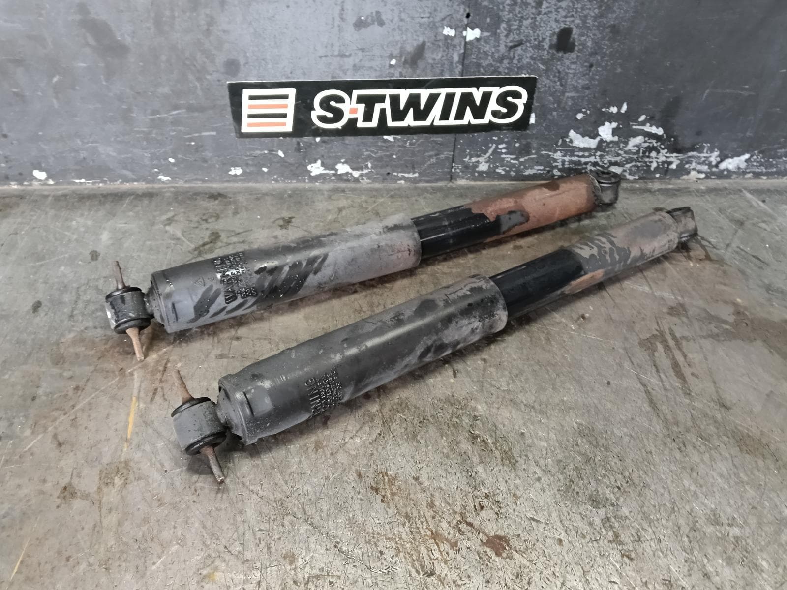 Used auto part listing image: 2013 JEEP WRANGLER SHOCK ABSORBER JK, 12/06-07/18 0000396767