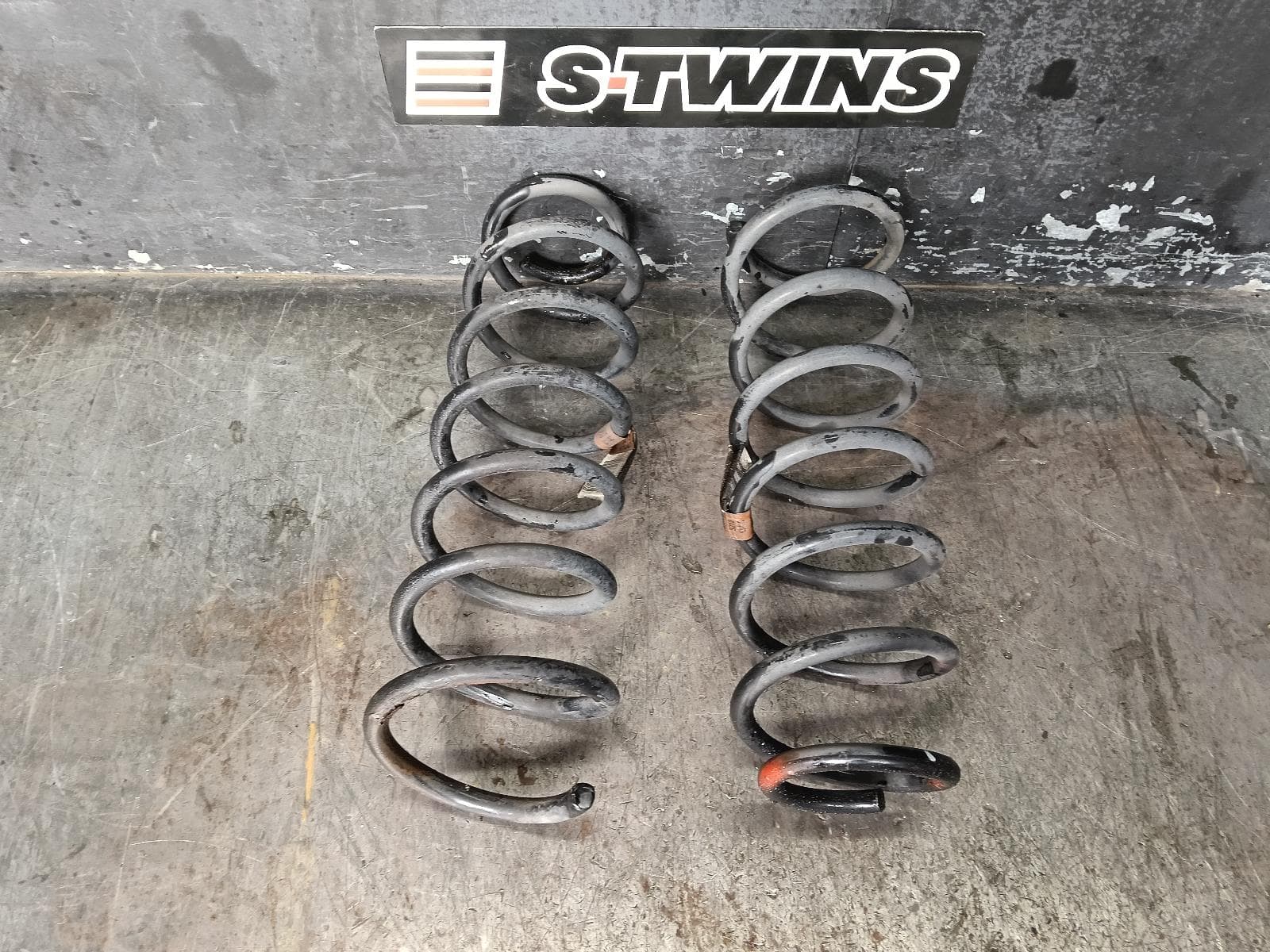 Used auto part listing image: 2013 JEEP WRANGLER FRONT COIL SPRING JK, 12/06-07/18 0000396769