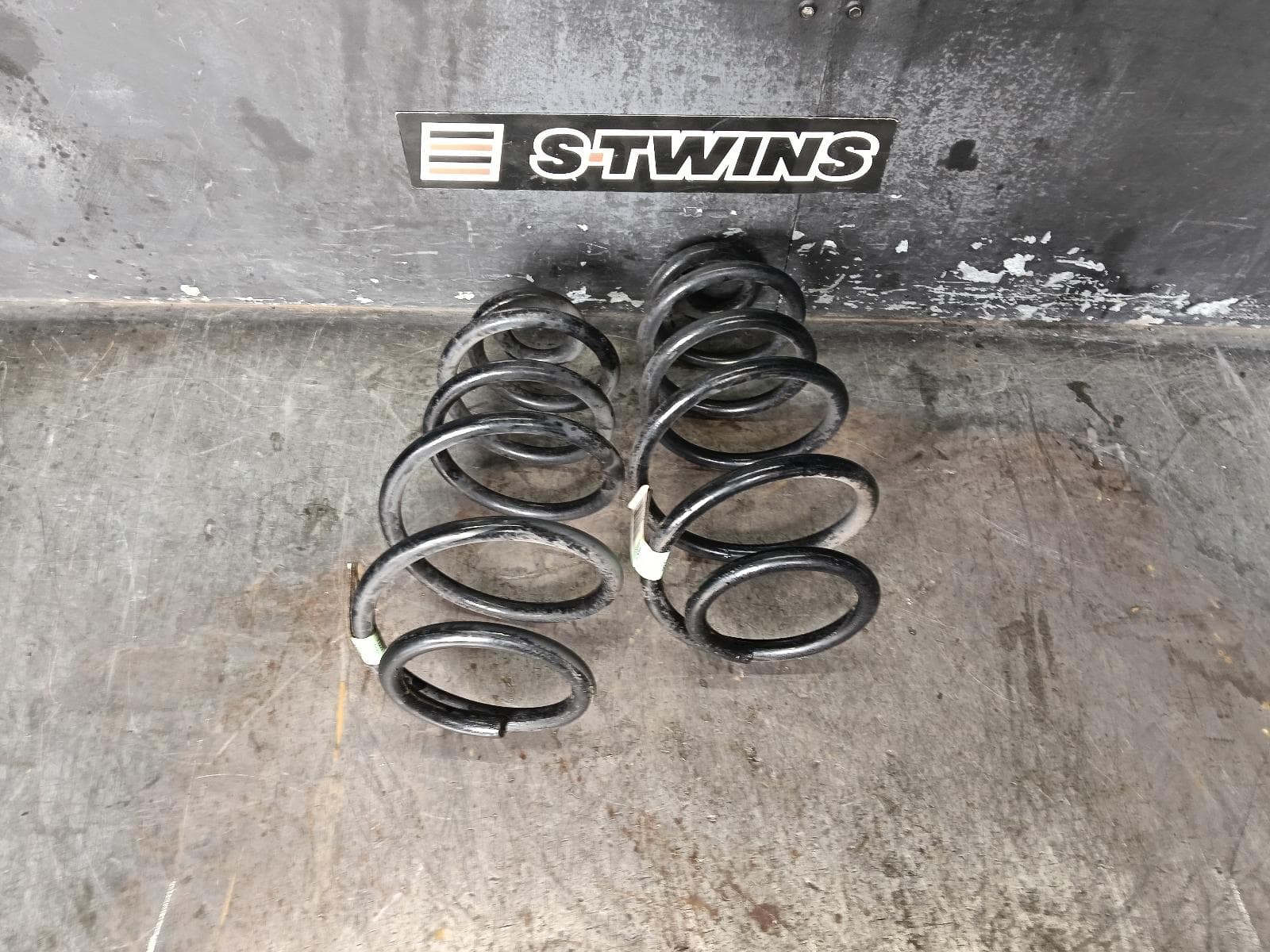 Used auto part listing image: 2013 JEEP WRANGLER REAR COIL SPRING JK, 12/06-07/18 0000396770