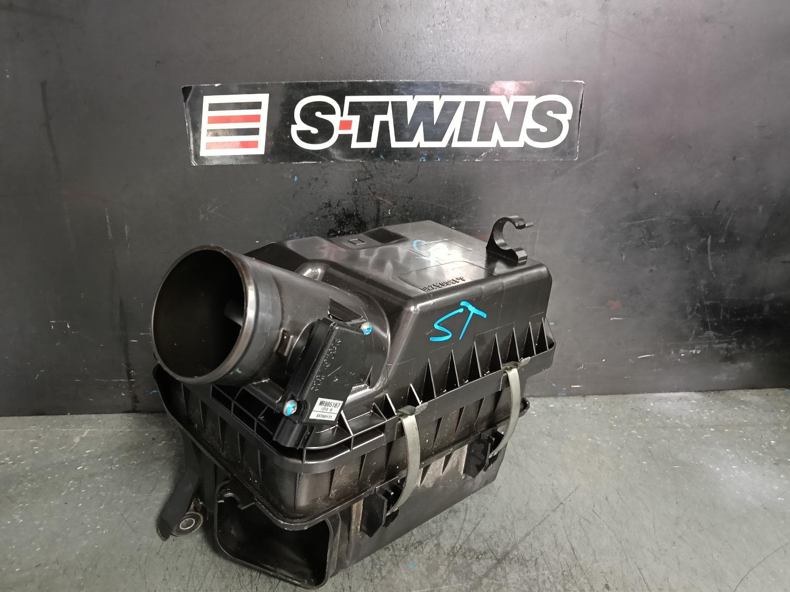 Used auto part listing image: 2011 MITSUBISHI LANCER AIR CLEANER BOX AIR CLEANER, CJ, 2.4, 07/07-10/15 0000390583