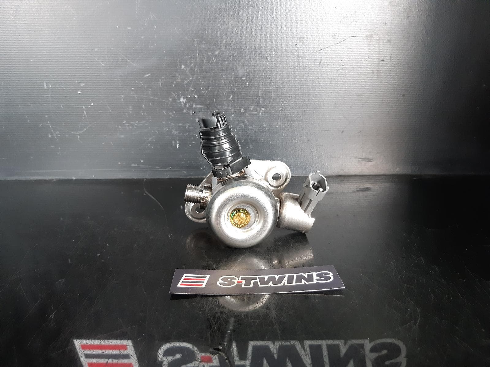 Used auto part listing image: 2015 HYUNDAI I30 FUEL PUMP PETROL, 2.0, G4NC, HIGH PRESSURE MECHANICAL PUMP ON ROCKER COVER, 08/13-02/17 0000136369