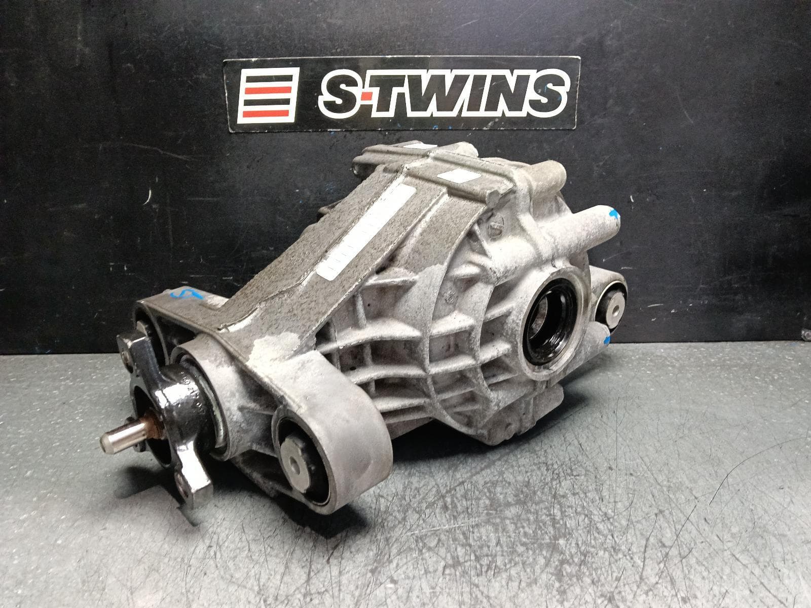 Used auto part listing image: 2011 HOLDEN COMMODORE DIFFERENTIAL CENTRE VE, V6, 3.27 RATIO, LSD TYPE, 08/06-05/13 0000396112