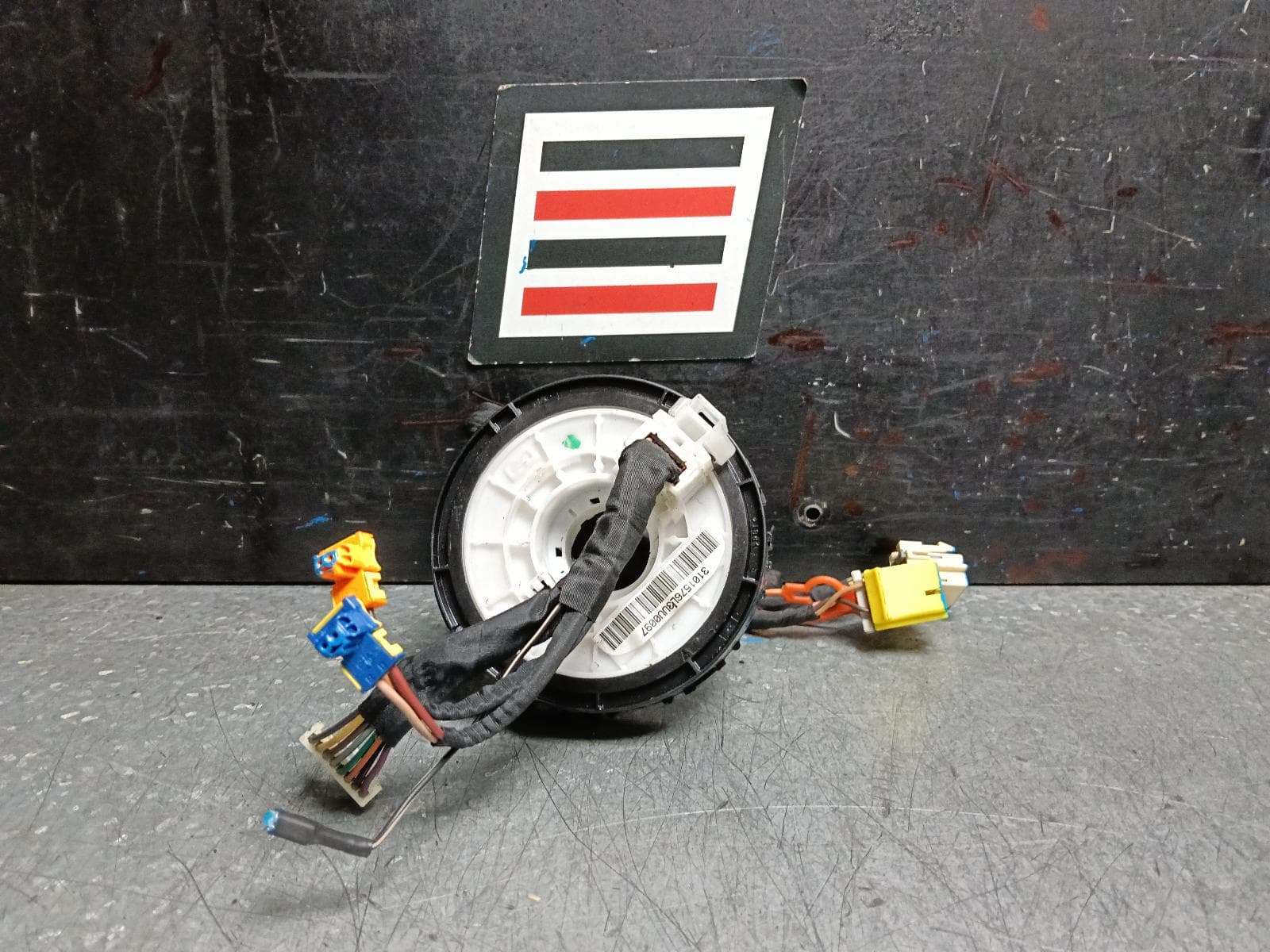 Used auto part listing image: 2011 HOLDEN COMMODORE CLOCKSPRING, VE S2, NON SENSOR TYPE (2 PLUGS AT BACK), P/N 92253106, 09/10-07/12 0000396119