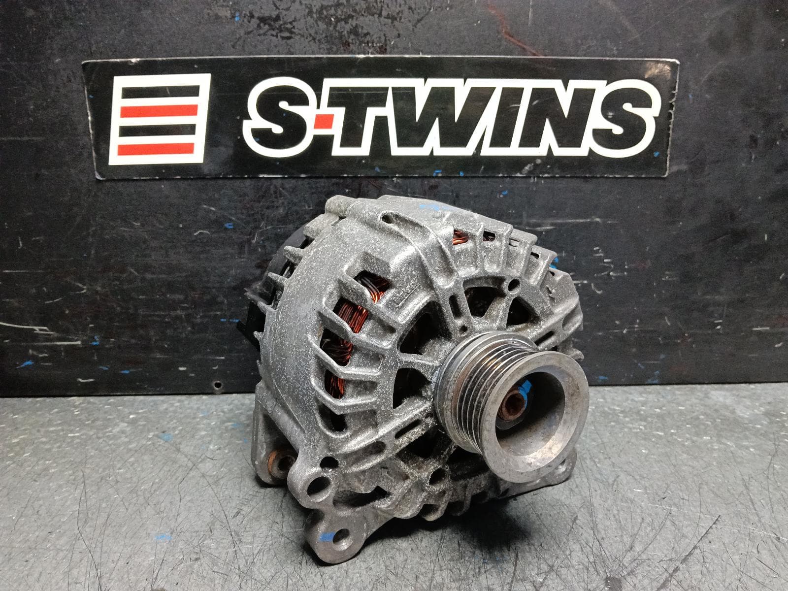 Used auto part listing image: 2019 VOLKSWAGEN TRANSPORTER ALTERNATOR T6, DIESEL,2.0, VALEO, 180 AMP, 07/15-08/24 0000398650