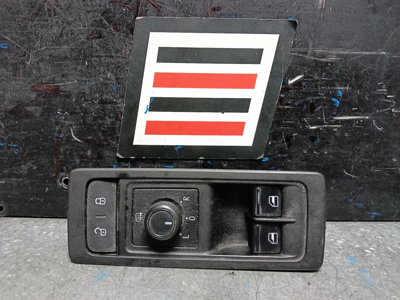 Used auto part listing image: 2019 VOLKSWAGEN TRANSPORTER PWR DR WIND SWITCH RH FRONT (MASTER SWITCH ASSY), NON CHROME INSERT TYPE, T6, 07/15-07/20 0000398666