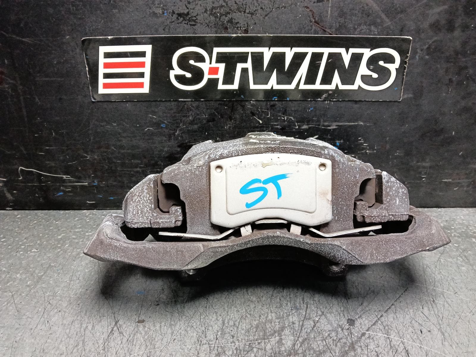 Used auto part listing image: 2019 VOLKSWAGEN TRANSPORTER CALIPER RH FRONT, 17IN, T5/T6, 06/10-05/19 0000398673