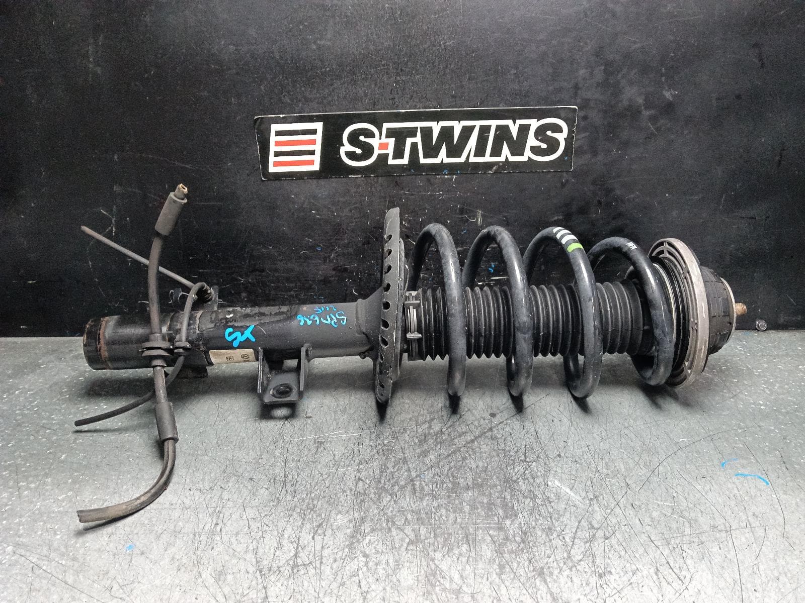 Used auto part listing image: 2019 VOLKSWAGEN TRANSPORTER LEFT FRONT STRUT T6, 2.0, DIESEL, 07/15-08/24 0000398675