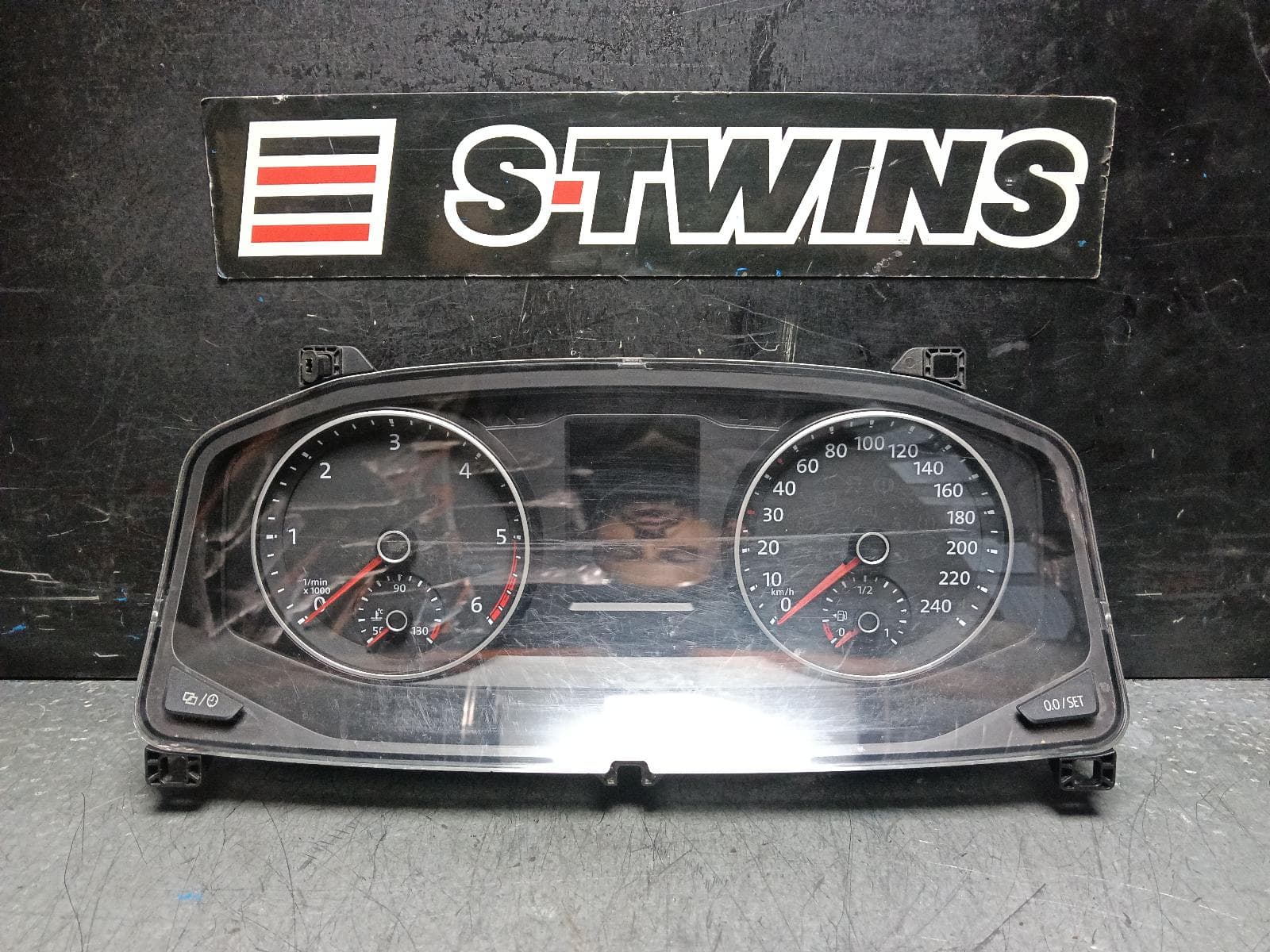 Used auto part listing image: 2019 VOLKSWAGEN TRANSPORTER INSTRUMENTCLUSTER DIESEL, P/N 7E0920871A, T6, 07/15-07/20 0000398680