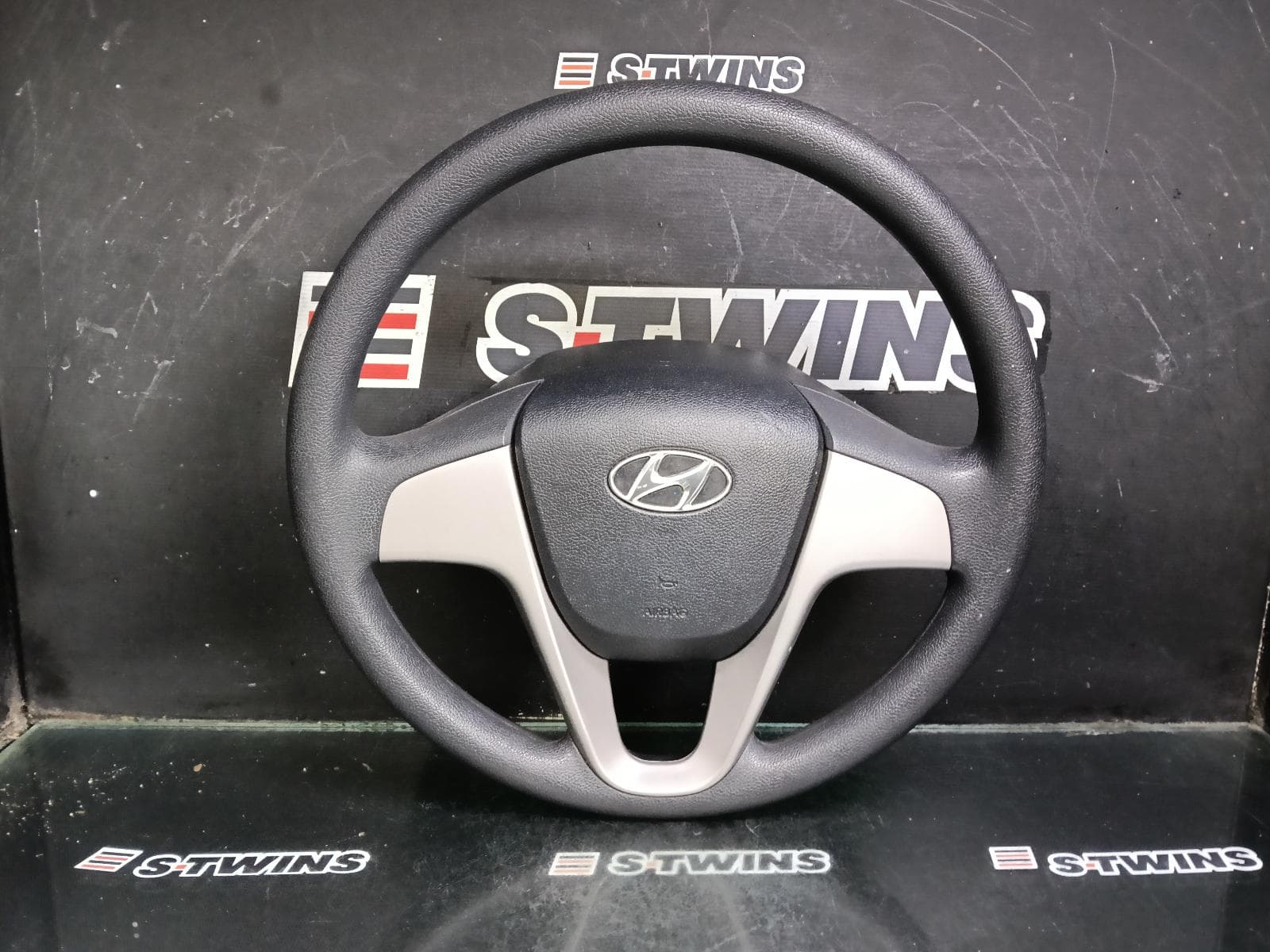 Used auto part listing image: 2011 HYUNDAI I20 STEERING WHEEL VINYL, PB, NON AUDIO CONTROL TYPE, 04/10-12/15 0000393398