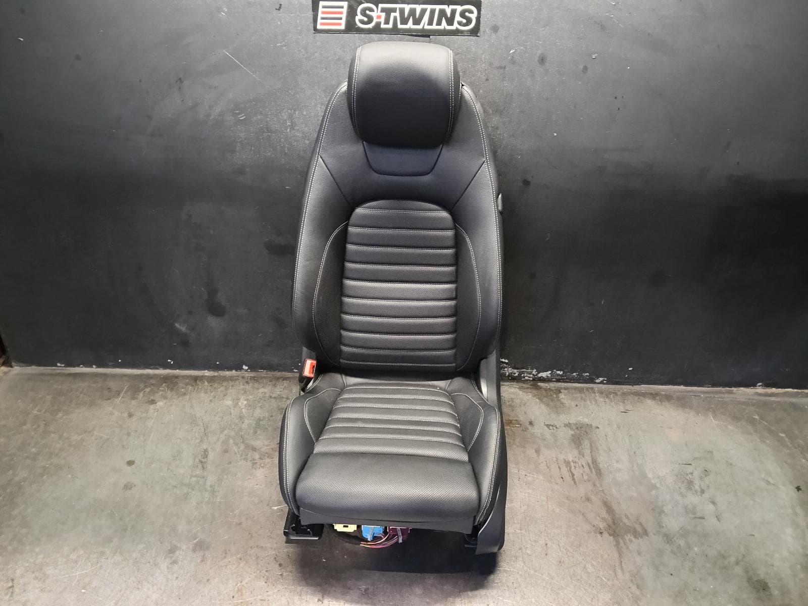 Used auto part listing image: 2017 MERCEDES C CLASS FRONT SEAT LH FRONT, C205, LEATHER, NON AMG, 01/16-07/23 0000401200