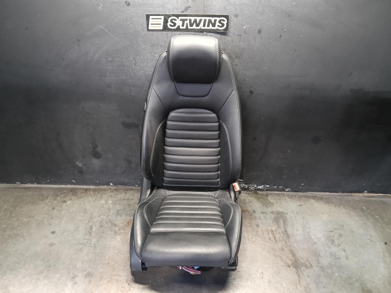 Used auto part listing image: 2017 MERCEDES C CLASS FRONT SEAT RH FRONT, C205, LEATHER, NON AMG, 01/16-07/23 0000401199
