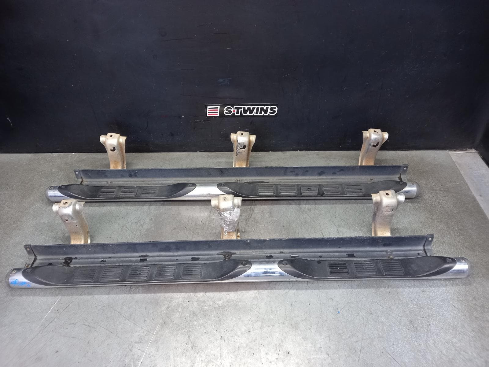 Used auto part listing image: 2015 MITSUBISHI TRITON SIDE STEP SKIRT MQ-MR, ASSY (LH AND RH), PIPE TYPE, 03/15-10/23 0000407487