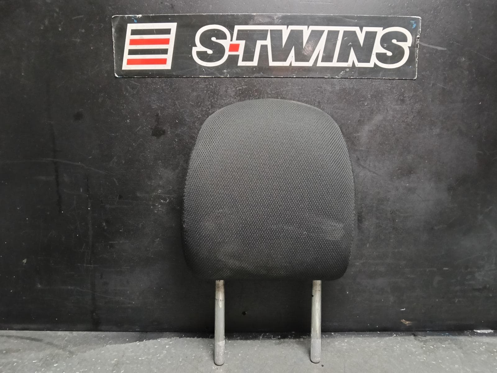 Used auto part listing image: 2015 MITSUBISHI TRITON HEADREST RH REAR, DUAL CAB, CLOTH, BLACK, MQ-MR, 03/15- 0000407492