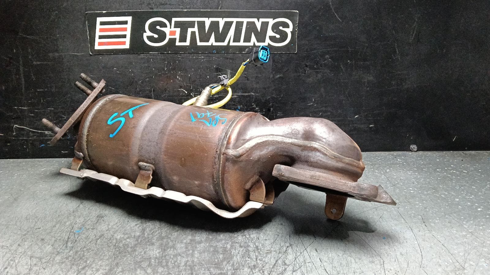 Used auto part listing image: 2018 HONDA CIVIC CATALYTIC CONVERTER MANIFOLD-CAT TYPE, 1.5, PETROL, 10TH GEN, 05/16-08/21 0000401823