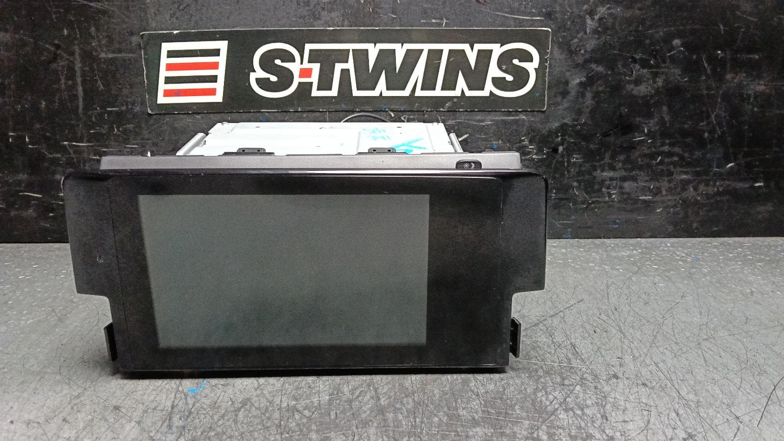 Used auto part listing image: 2018 HONDA CIVIC 7in TOUCHSCREEN (NON SAT NAV TYPE), 10TH GEN, 05/16-08/21 0000401855