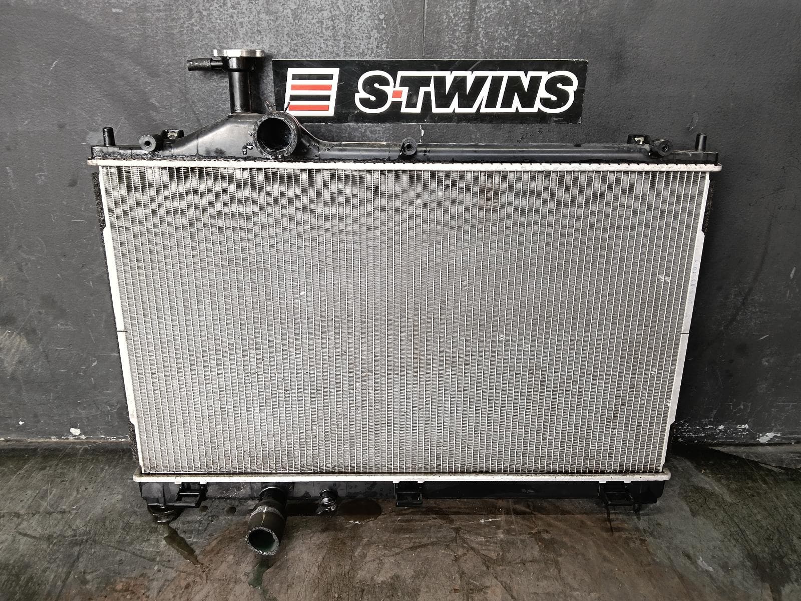 Used auto part listing image: 2016 MITSUBISHI OUTLANDER RADIATOR AUTO, PRIMARY RADIATOR (CLOSEST TO ENGINE), PETROL, HYBRID, ZJ-ZL, 03/14-07/21 0000392040