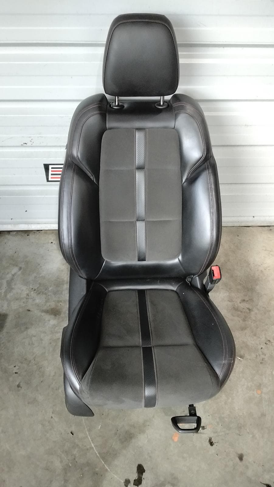 Used auto part listing image: 2016 HOLDEN COMMODORE FRONT SEAT RH FRONT, VF, SEDAN/WAGON, LEATHER (KENETIC SUEDE/SPORTEC), BLACK, SS/SV6, 05/13-12/17 0000390730