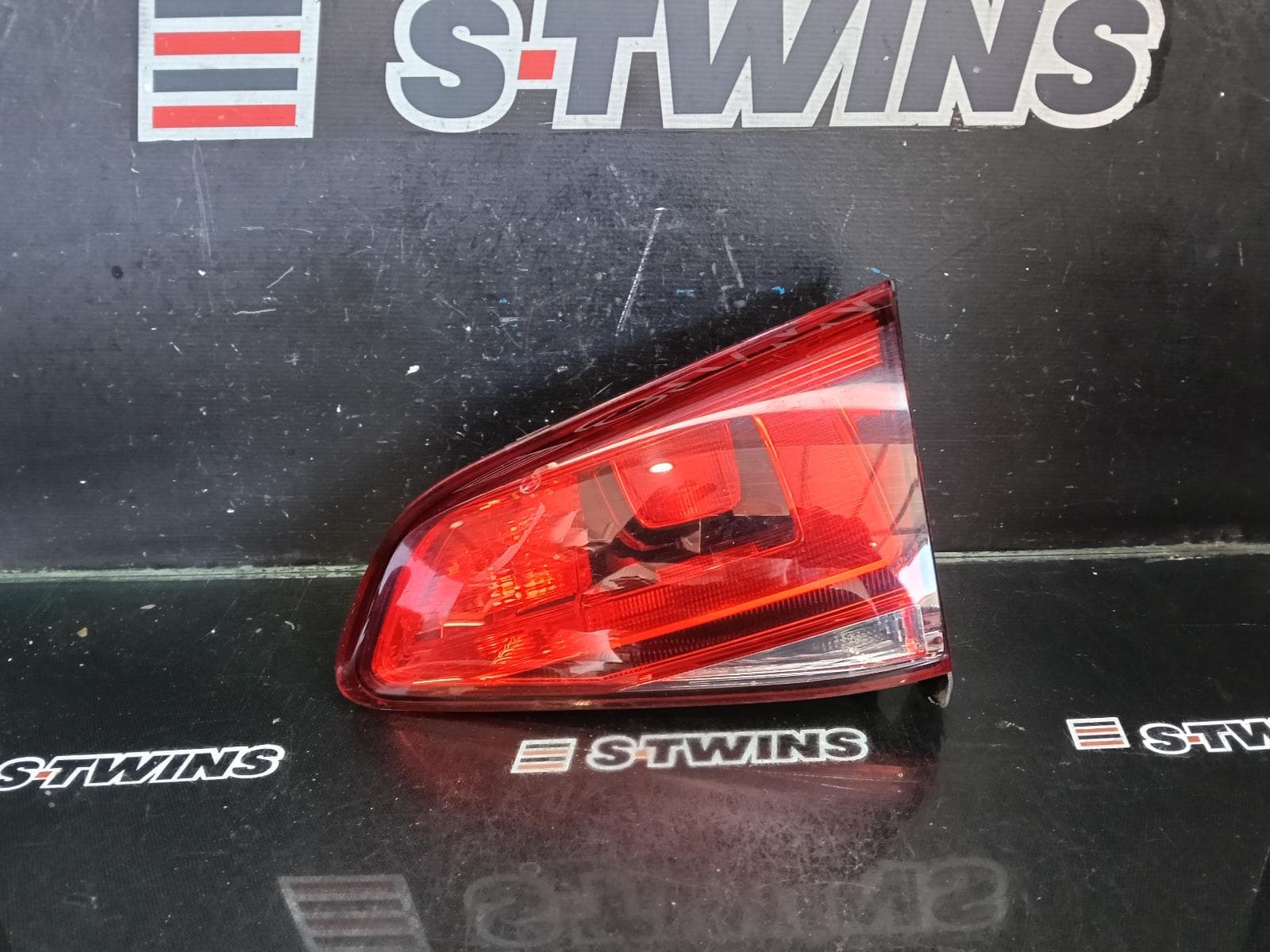 Used auto part listing image: 2015 VOLKSWAGEN GOLF REAR GARNISH TAILGATE LAMP (RH SIDE), GEN 7, HATCH, NON GTi, TINTED TYPE, 11/12-03/17 0000394799