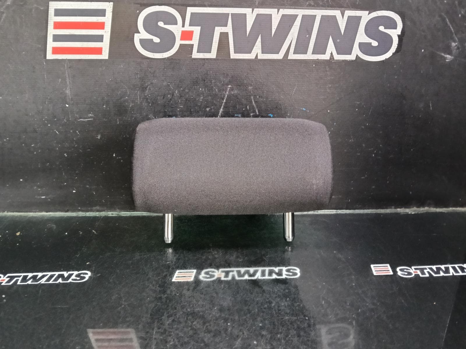Used auto part listing image: 2017 VOLKSWAGEN GOLF HEADREST CENTRE REAR, GEN 7, TSI TRENDLINE, 11/12-08/20 0000393922