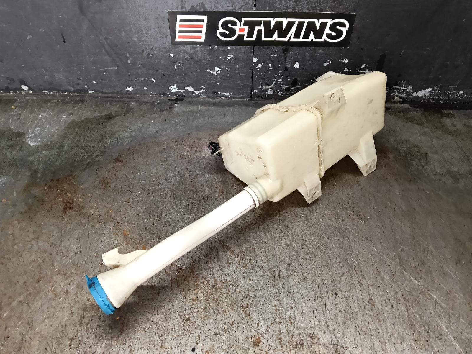 Used auto part listing image: 2018 MG ZS WASHER BOTTLE AZS1, 09/17-06/25 0000394277