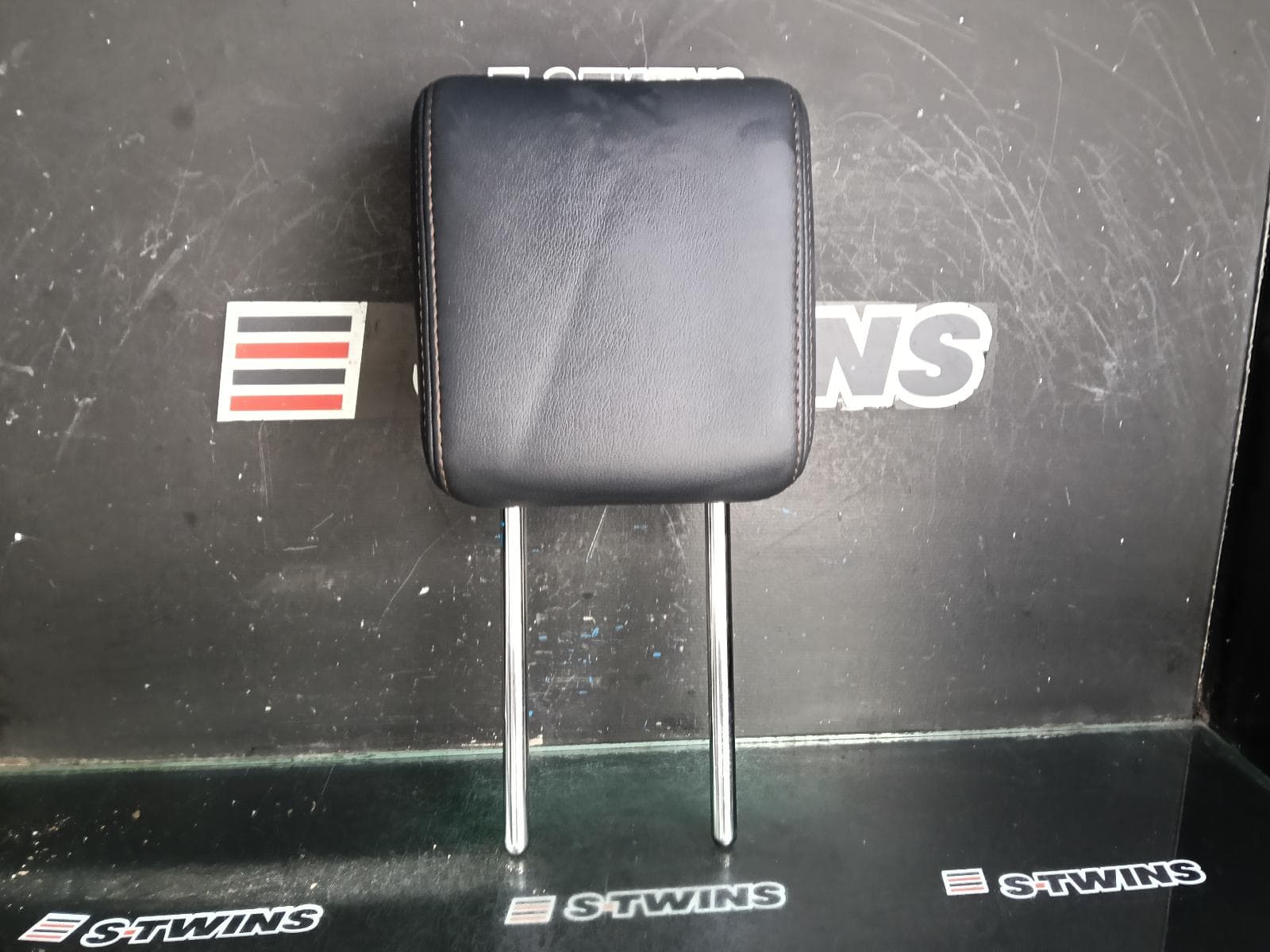 Used auto part listing image: 2015 TOYOTA KLUGER HEADREST XU50 SERIES, LH REAR 3RD ROW, LEATHER, BLACK, 03/14-02/21 0000397102