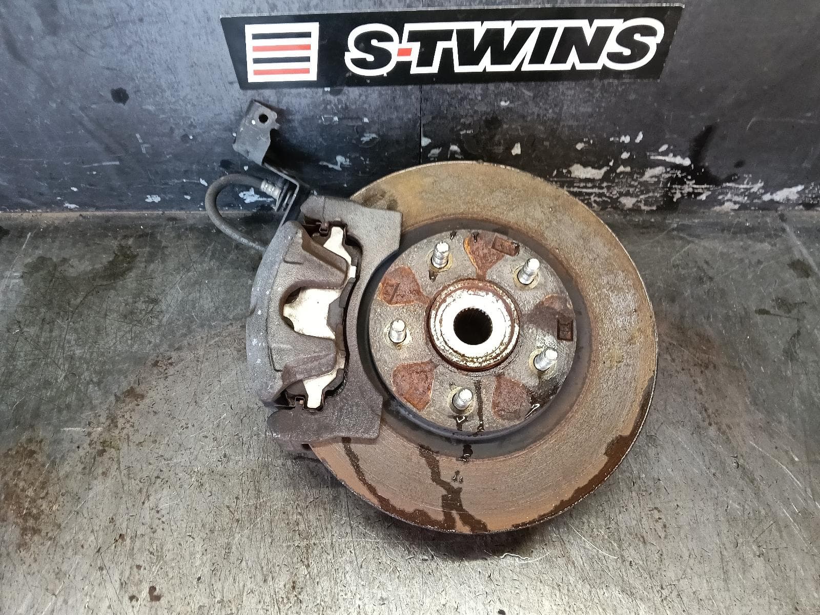 Used auto part listing image: 2021 MITSUBISHI ASX LEFT FRONT HUB ASSEMBLY XA-XD, 05/10-12/24 0000394776