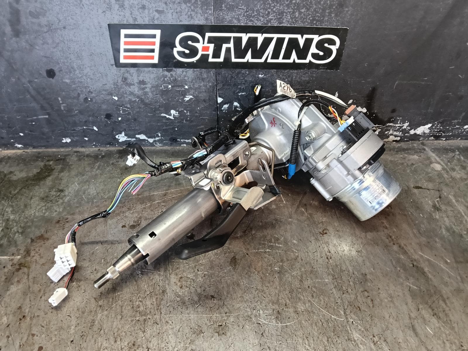 Used auto part listing image: 2021 MITSUBISHI ASX STEERING COLUMN XB-XD, KEY TYPE, 04/14-12/24 0000394779