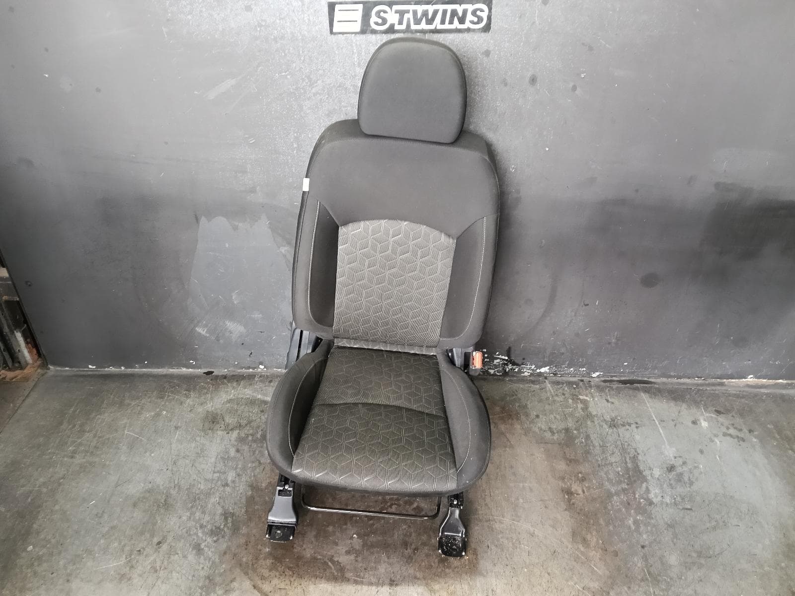 Used auto part listing image: 2021 MITSUBISHI ASX FRONT SEAT RH FRONT, XD, CLOTH, ES/LS, 06/19-12/24 0000394663