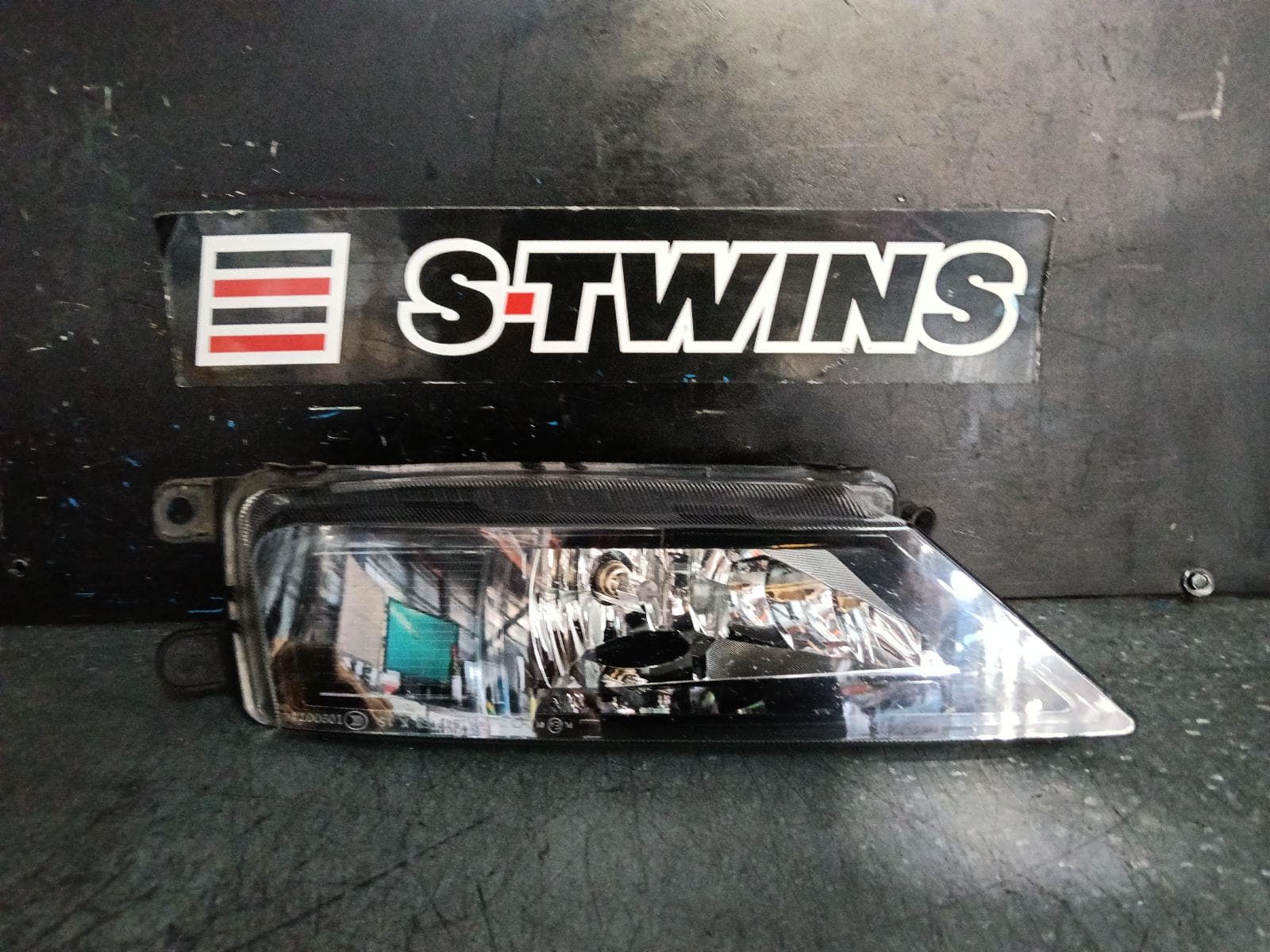 Used auto part listing image: 2018 VOLKSWAGEN TIGUAN BUMPER FOGLAMP, NON ALLSPACE, BLACK INSERT, 5NA, 06/16-05/21 0000394324