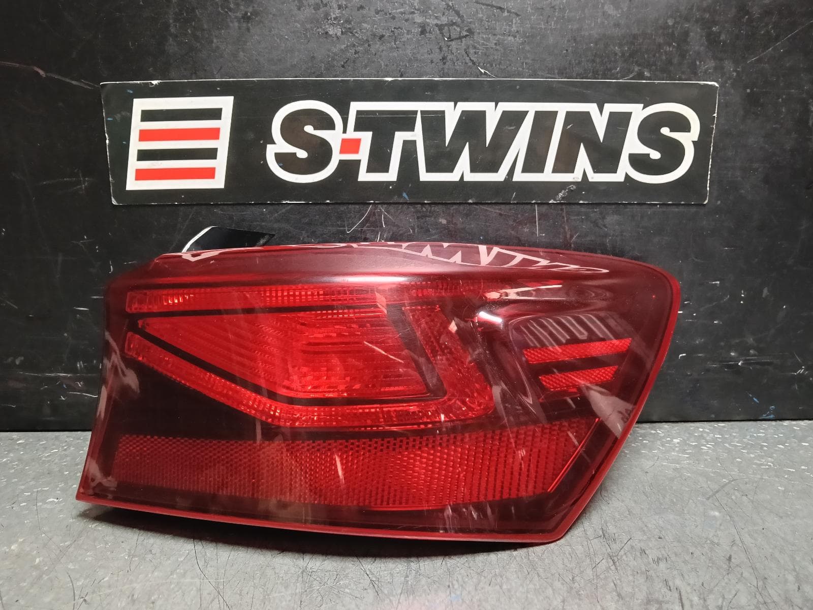 Used auto part listing image: 2018 KIA CERATO RIGHT TAILLIGHT BD, IN BODY, SEDAN, NON LED TYPE, 04/18-09/24 0000387452