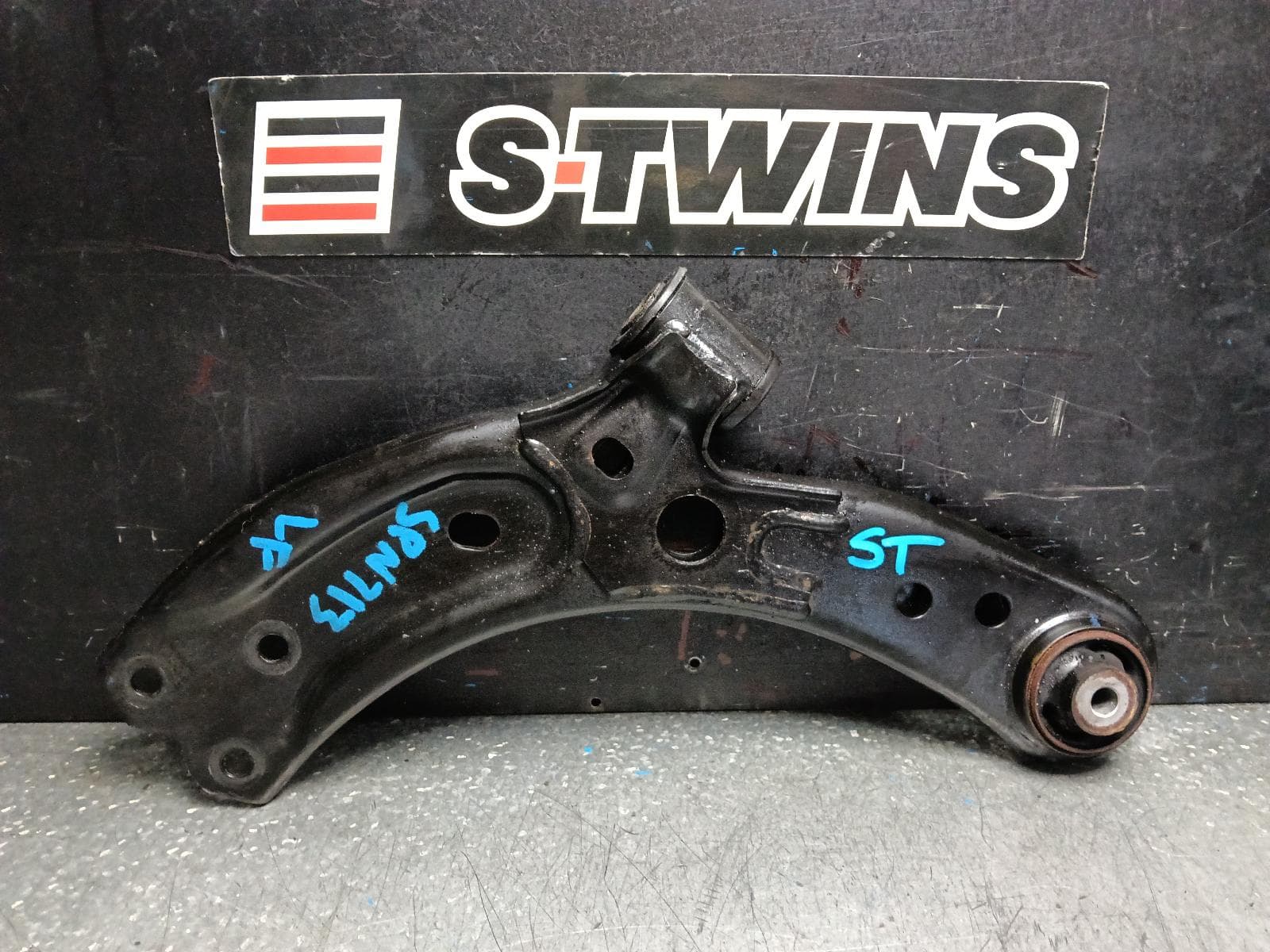 Used auto part listing image: 2023 MG ZS LEFT FRONT LOWER CONTROL ARM AZS1, 09/17-06/25 0000397009