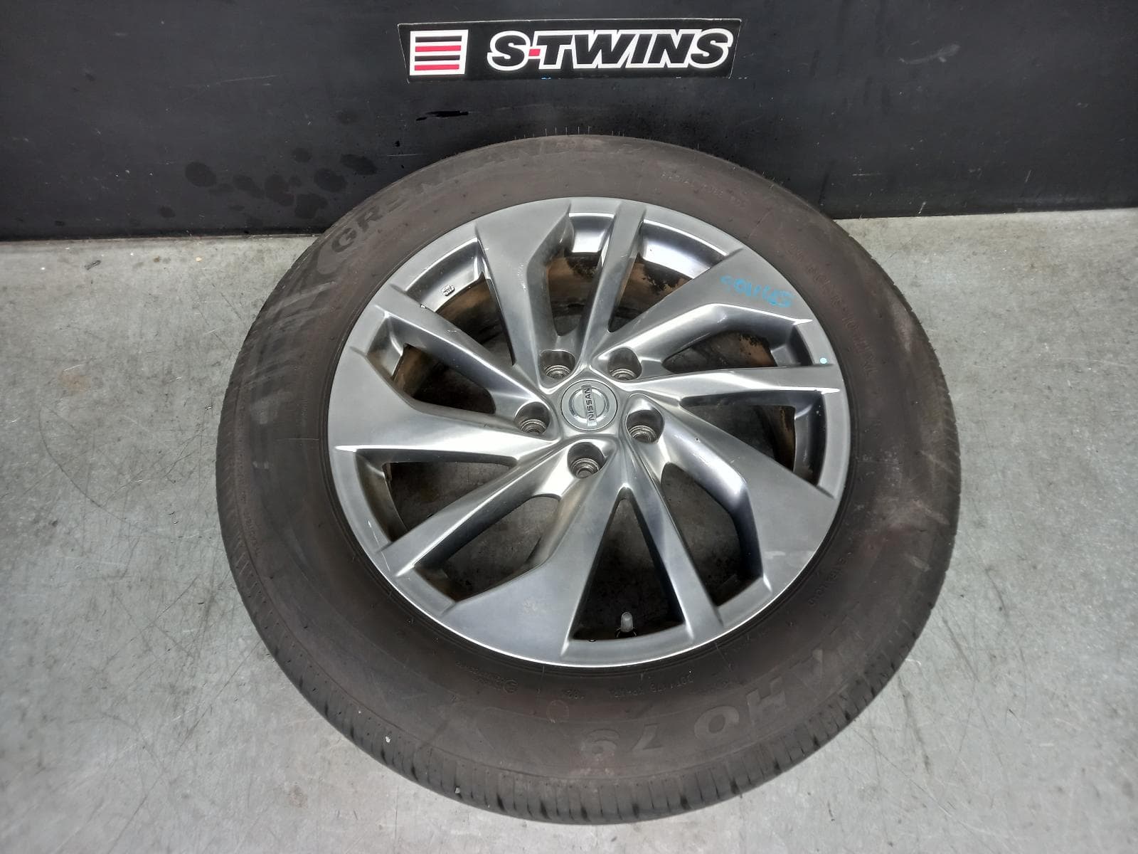 Used auto part listing image: 2016 NISSAN XTRAIL WHEEL MAG FACTORY, 5 V SPOKE, 18IN, T32, 02/14-01/17 0000377959