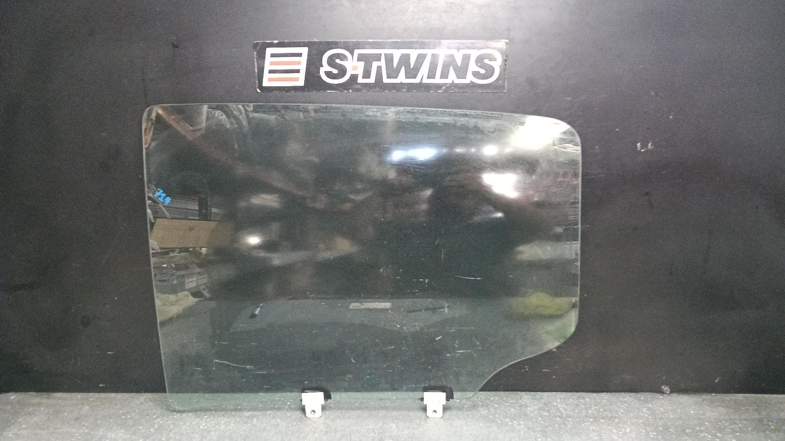 Used auto part listing image: 2015 HOLDEN COLORADO LEFT REAR DOOR WINDOW RG, DUAL CAB, 01/12-12/20 0000399865