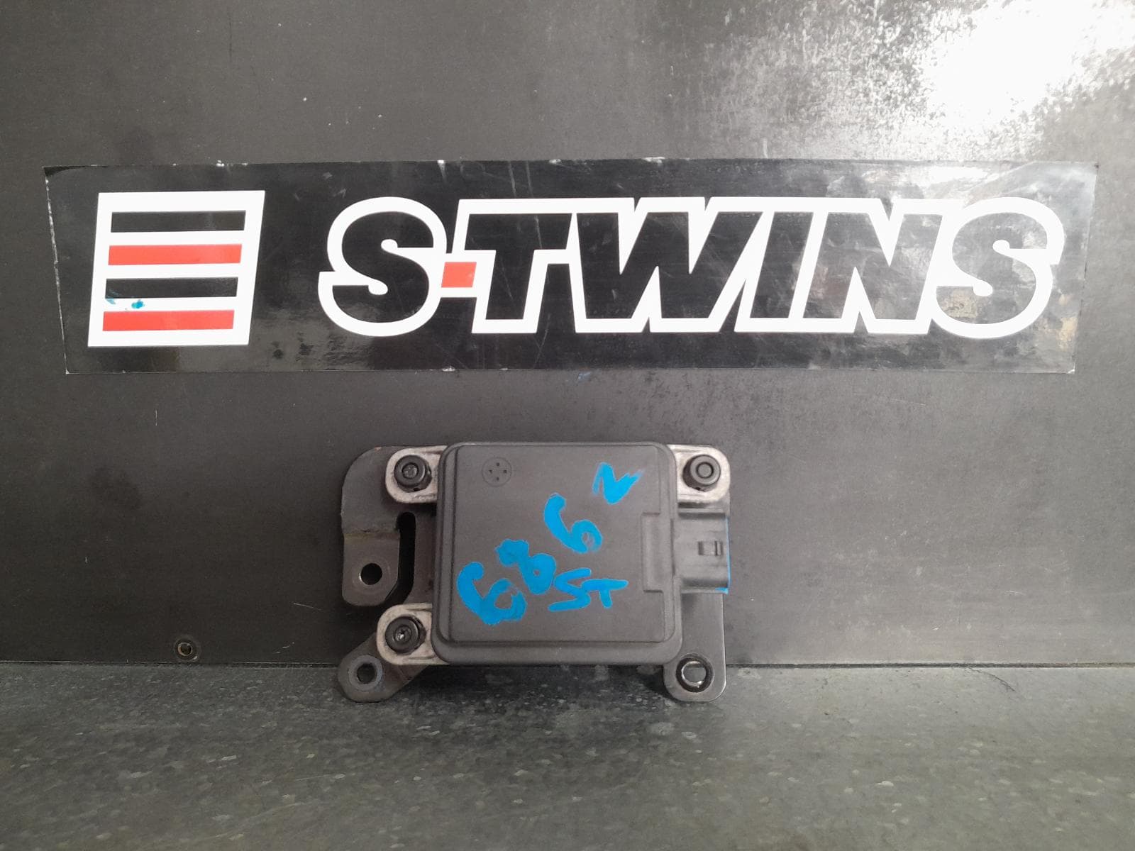 Used auto part listing image: 2021 KIA CARNIVAL/GRAND CARNIVAL REVERSE CAMERA KA4, FRONT RADAR SENSOR (REINFORCEMENT MOUNTED), 10/20- 0000321996