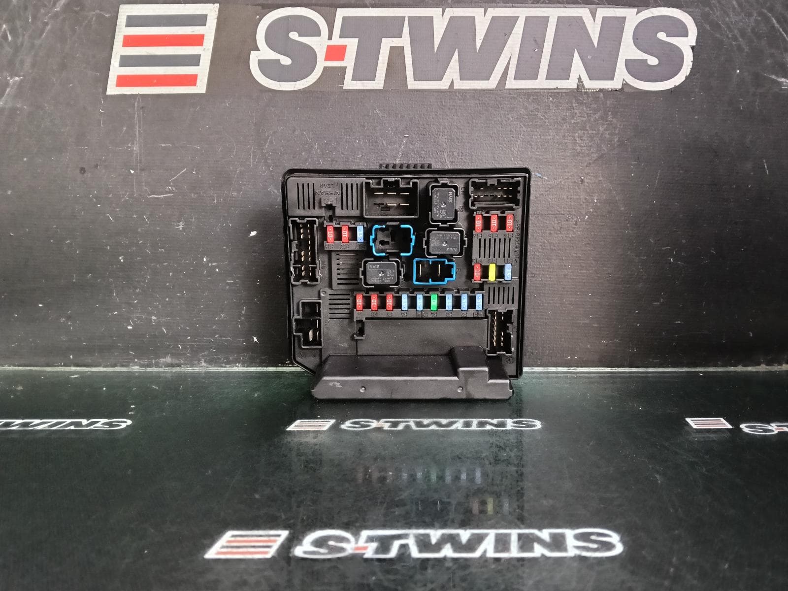 Used auto part listing image: 2012 NISSAN DUALIS FUSE BOX ENGINE BAY, PETROL, J10, 10/07-05/14 0000394600