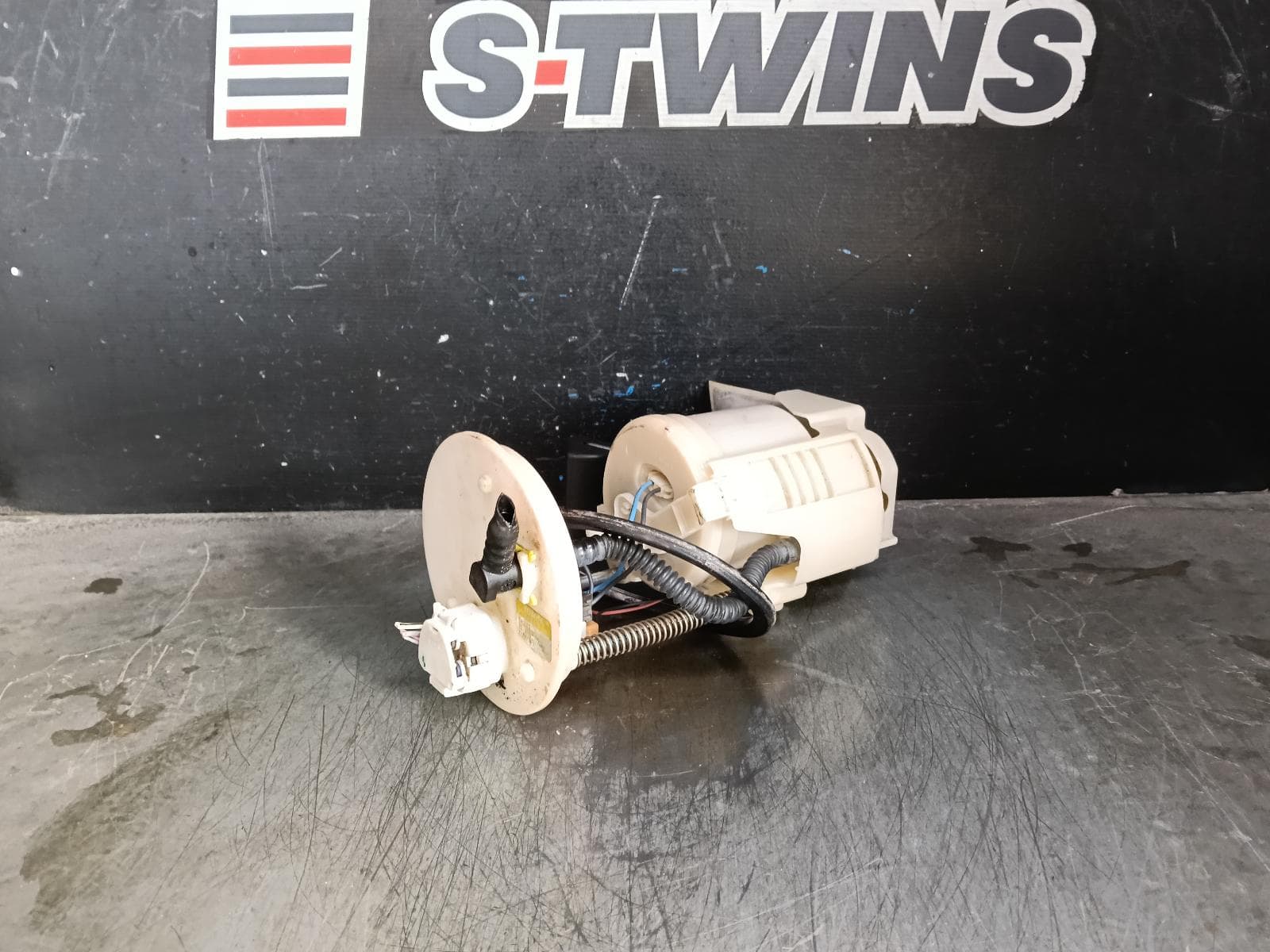 Used auto part listing image: 2009 TOYOTA CAMRY FUEL PUMP XV40, 06/06-02/12 0000394534