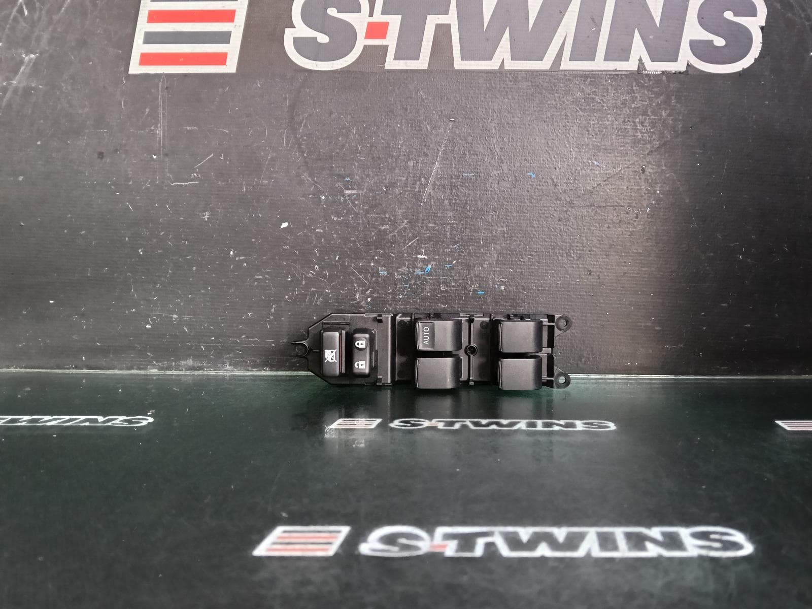Used auto part listing image: 2009 TOYOTA CAMRY PWR DR WIND SWITCH RH FRONT (MASTER SWITCH), ACV40, 06/06-11/11 0000394538