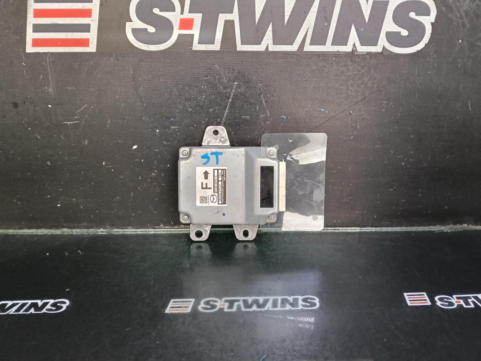 Used auto part listing image: 2018 MAZDA CX5 PARKING BRAKE CONTROL MODULE, P/N KN3L437E1A, KF, 02/17- 0000395577