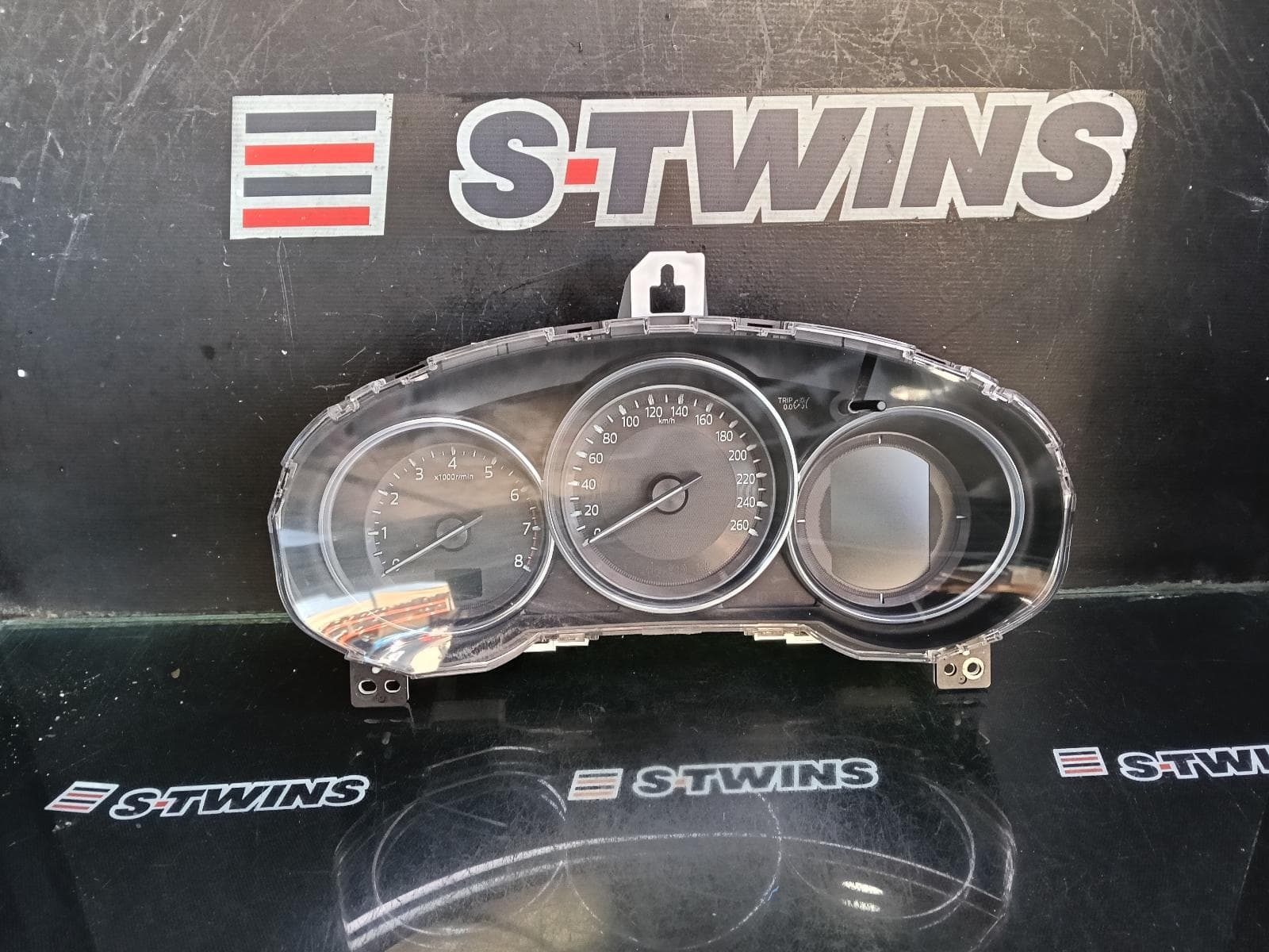 Used auto part listing image: 2018 MAZDA CX5 INSTRUMENTCLUSTER AUTO T/M, PETROL, 2.5, NON TURBO, KF, 02/17- 0000395578