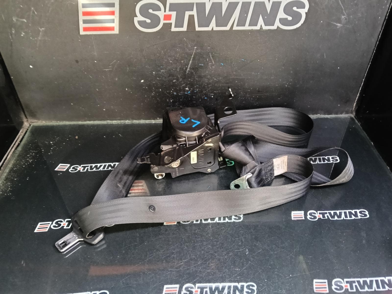 Used auto part listing image: 2018 MAZDA CX5 SEAT BELT STALK LH REAR, SEAT BELT ONLY, KF, 02/17- 0000395581
