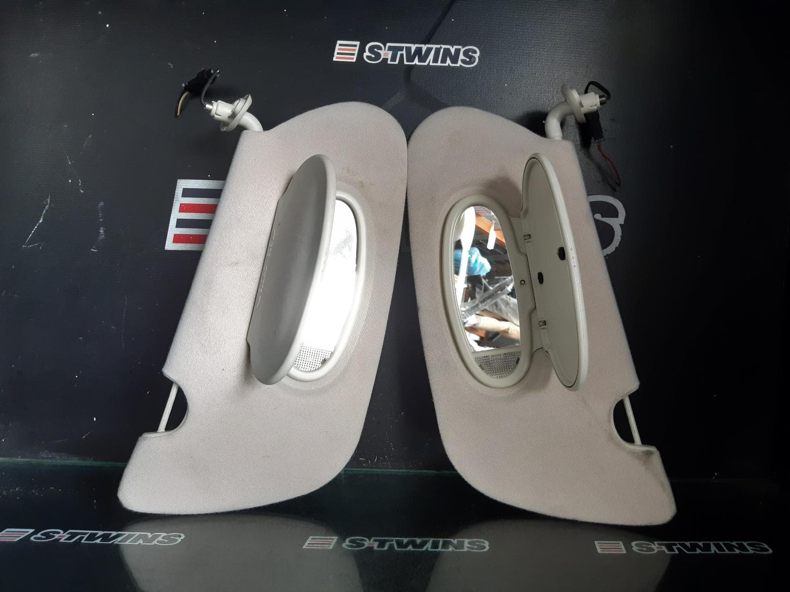 Used auto part listing image: 2007 CHRYSLER PT CRUISER SUNVISOR PAIR, 12/05-07/10 0000302707